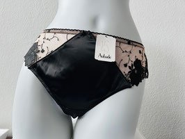 String-Short in schwarz mit Blüten-Stickerei von Aubade / Größe 44