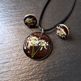 Schmuckset mit gepressten Pflanzen