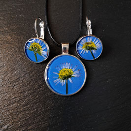 Schmuckset mit gepressten Pflanzen
