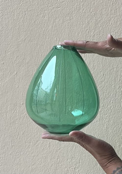 Vase "TINE" Farbe: Grün/Linienschliff