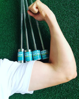 Der von Golf Profis erprobte Golf Trainingsschläger Feel It Stick mit seinen 4 Gewichten