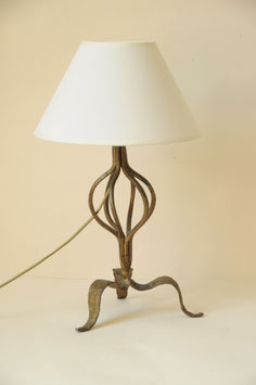 Lampe de table vintage en fer forgé patine doré avec abat-jour écru