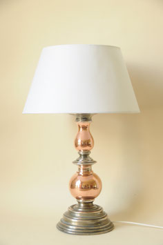 Lampe de table ancienne en cuivre et étain avec abat-jour blanc