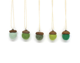 Nachhaltige Weihnachtsdeko Gefilzte Eicheln in Wunschfarbe Herbstdeko Weihnachtsbaumschmuck