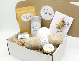Personalisierte Wellnessbox Natural Beauty Geschenkbox Olivenölseife Badekugel Geschenkidee mit Namen Danke sagen