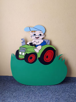 Nr.34 Junge auf Traktor grün/grün Variante
