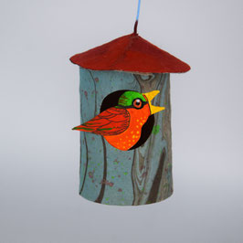 Vogelhaus (13) mit einem Vogel (beidseitig bemalt, Akrylmalerei auf Karton), rundes Vogelhaus aus handgefertigtem Buntpapier
