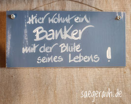 Hier wohnt ein Banker mit der Blüte seines Lebens!