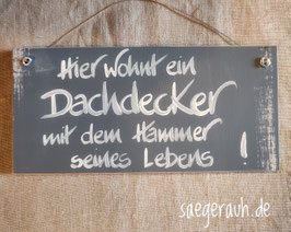 Hier wohnt ein Dachdecker mit dem Hammer seines Lebens!