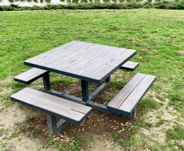 TABLE PIQUE-NIQUE CARRÉE 8 Places