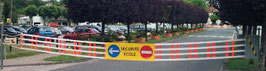 BARRIÈRE DE SIGNALISATION AVEC ENROULEUR SEMI-AUTO