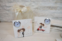Orologio con sposini in legno