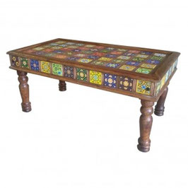 Tavolino in legno con decori in ceramica