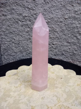Obelisco in quarzo rosa