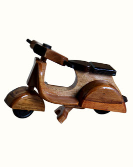 Vespa in legno classico