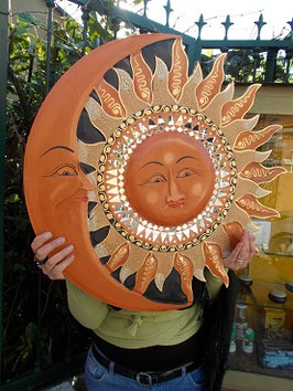 Sole eclissi da muro con mosaico di specchietti realizzato e dipinto a mano