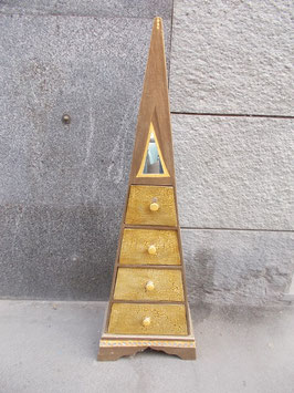 Cassettiera a piramide in legno