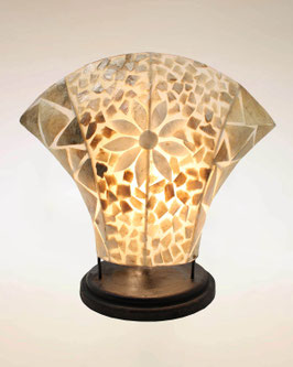 Lampada a ventaglio con sassolini di madreperla e triangolini