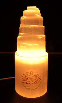Lampada montagna in selenite con inciso albero della vita altezza 20 cm 3 kg