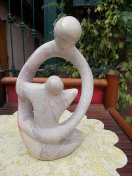 Statua madre con bambino in marmo fricano