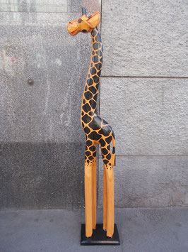 Giraffa etnica in legno