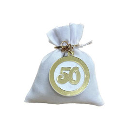 Sacchetto bianco con portachiavi 50 anni