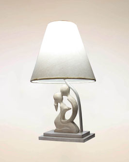 Lampada amorini e cappello bianchi