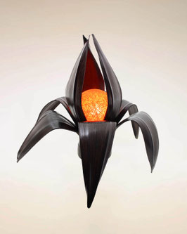 Lampada in cocco a forma di tulipano