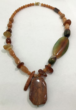 Agate and carneol necklace