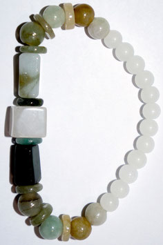 Handmade bracelet with jade beads
