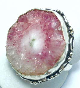 Ring with agate