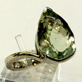Ring with green amethyst, 7,61 ct.