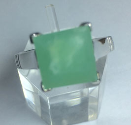 Ring with chrysoprase, 3,75 ct,