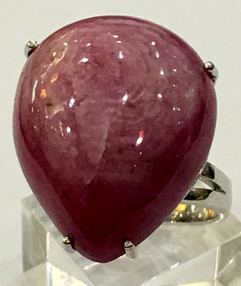Ring with ruby-cabochon, 43,75 ct.