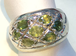 Ring with green sapphires, 1,8 ct.