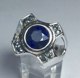 Ring with blue sapphire, 2,9 ct.