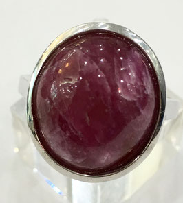 Ring  with ruby cabochon, 15,1 ct.