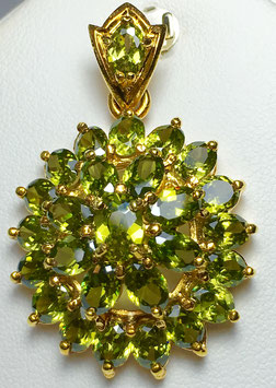 Pendant with green sapphires