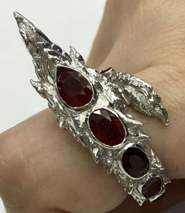 Ring, dragon with ruby 2,8 ct.