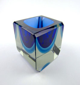 Mächtige Kristall-Rhombe