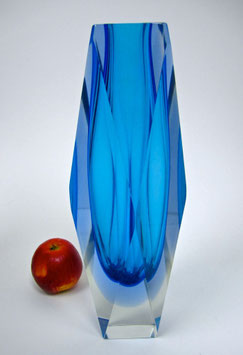 Drei blaue Kilo Kristall