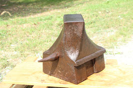 # 3945 - very unusual anvil with about 130 kg = 286 lbs