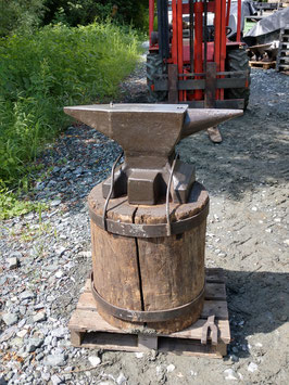 # 3593 - As unused : Peddinghaus anvil with 125 kg / 275 lbs