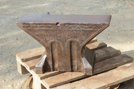 # 3018 - top rare museum piece anvil , french dated 1818 , weighed 435,5 lbs , marked CHAMOUTON PARIS