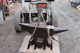 # 3677 - vintage east german industrial anvil arond 1930´s with 645 lbs weighed in top original condition