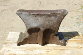 # 3191 - antique museum piece church window style german anvil with lateral stepped base in pretty good shape stil good for use