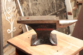# 2371 - top rare chinese anvil with hardened steel plate . top quality , 25kg / 55 lbs