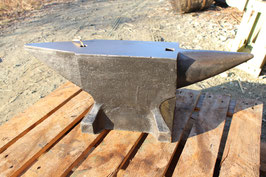 # 3667.2 - top clean vintage anvil , as NEW ! very good rebound and ring like a bell , 87 kg marked = 191 lbs