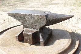 # 2860 - Antique Söding Halbach anvil , dated 1898 !! , marked 47 kg = 103 lbs - Quite good condition , for the age unbelievable