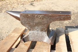 # 3377 - perfect is original shape vintage anvil 94kg marked = 207 lbs